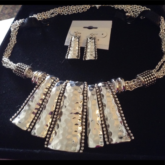No Brand Jewelry - 💥Final Price💥STUNNING STATEMENT NECKLACE SET
